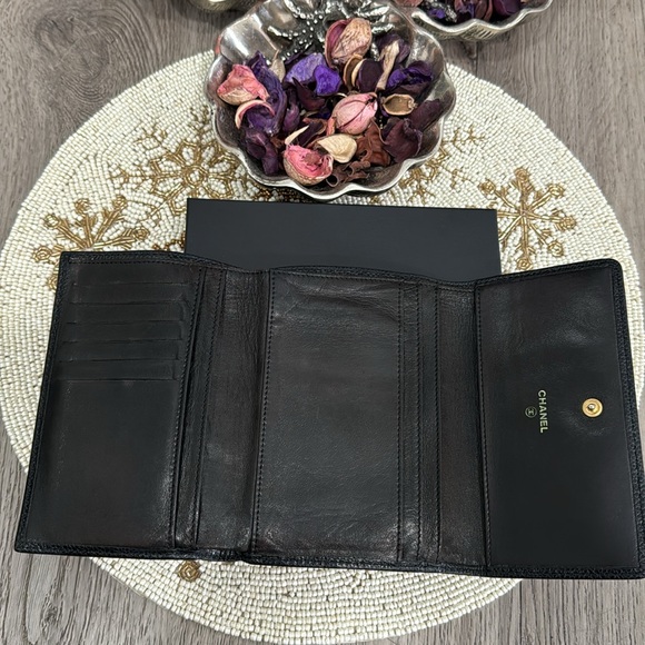 CHANEL Bifold Long Wallet In Great Condition Hard to find.. - Picture 6 of 16
